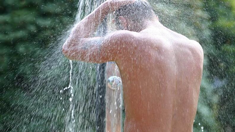 Kontrastná sprcha pomáha mužovi rozveseliť a zvyšuje potenciu